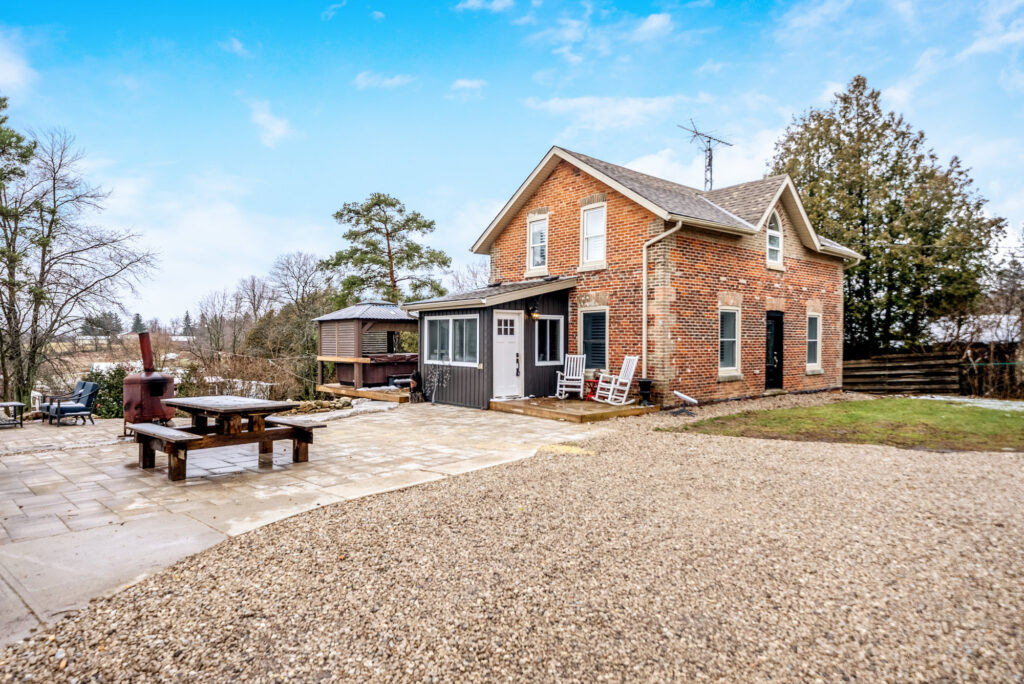 8377 Highway 7 Rockwood